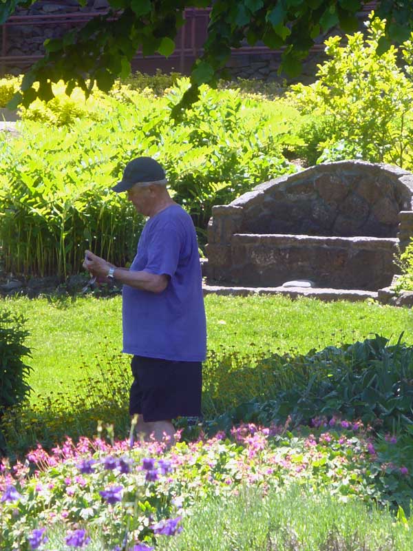 Man enjoying garden. A large waistline can be a sign of metabolic syndrome. Learn more at MooScience.